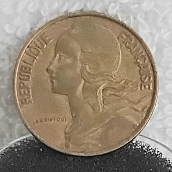 Circulated 1967 France 10 Centimes Coin Made of Copper/Aluminum/Nickel!! - Picture 2 of 3
